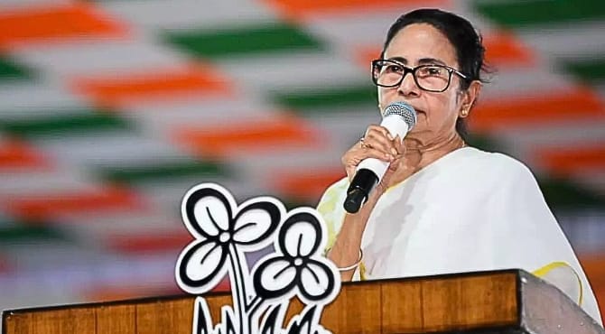Mamata Banerjee warns she will “topple” the Modi government if even one genuine voter is deleted, while Abhishek Banerjee compares SIR to demonetisation. Documentation worries, low BLA presence, and EC safeguards shape the high-stakes battle.